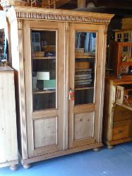 Armoire ancienne intégralement restaurée et modifiée en Vitrine STYLE ANTIQUE® 