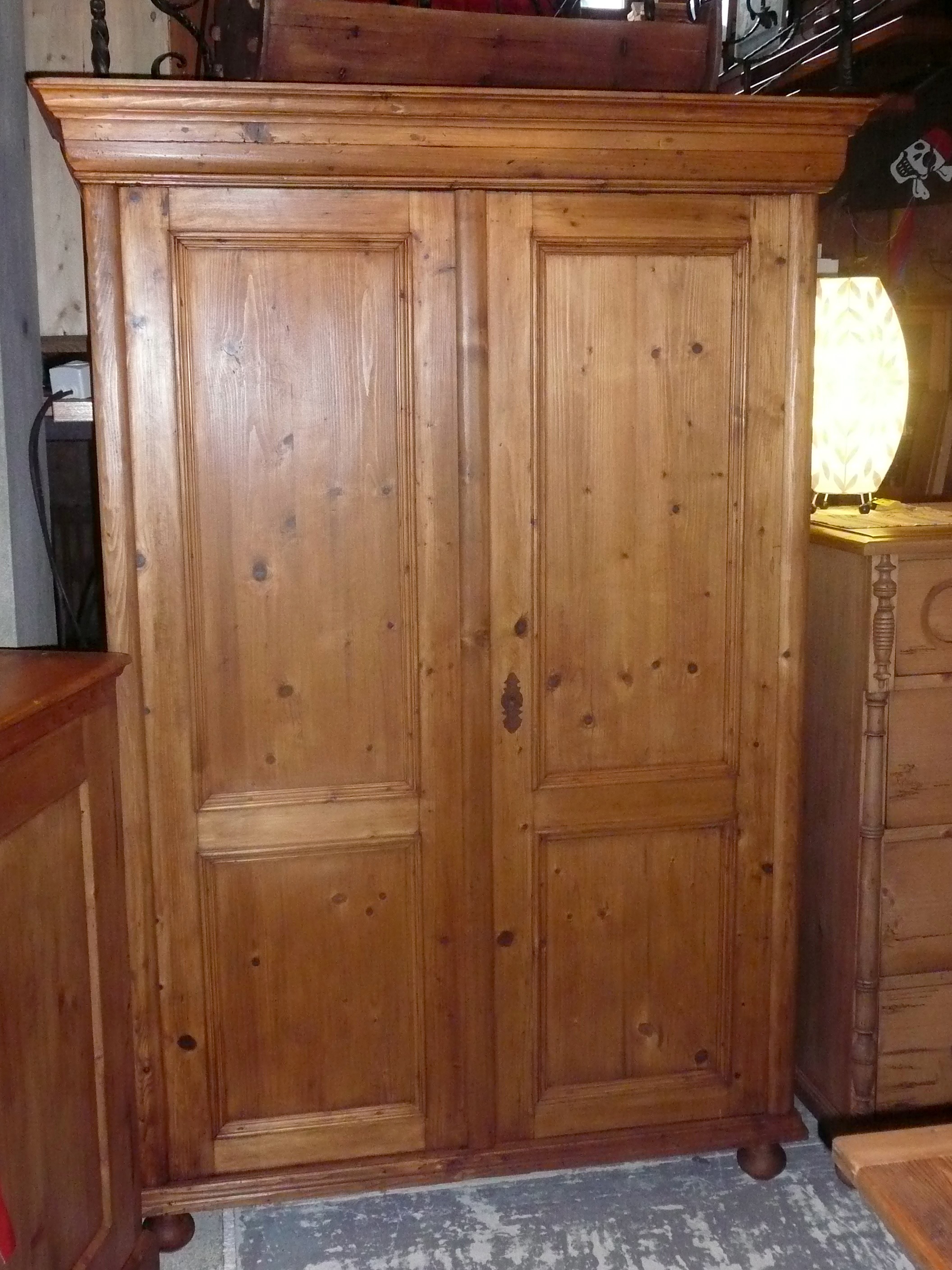 Armoire ancienne en pin 2 portes intégralement restaurée STYLE ANTIQUE©